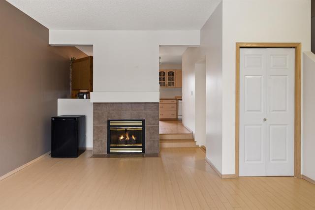 52 Shawbrooke Court Sw, Home with 3 bedrooms, 1 bathrooms and 2 parking in Calgary AB | Image 5