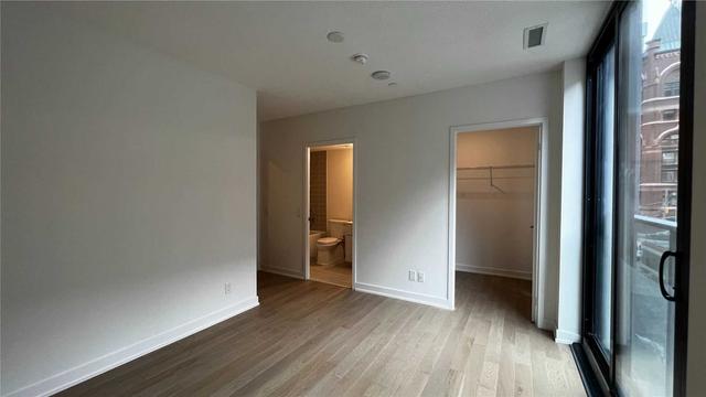 223 - 25 Richmond St E, Condo with 2 bedrooms, 2 bathrooms and 0 parking in Toronto ON | Image 11