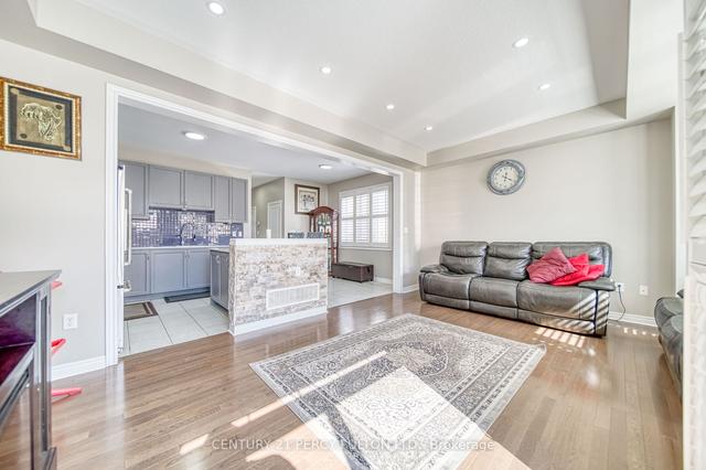 18 Bernadino St, House semidetached with 4 bedrooms, 4 bathrooms and 4 parking in Brampton ON | Image 5