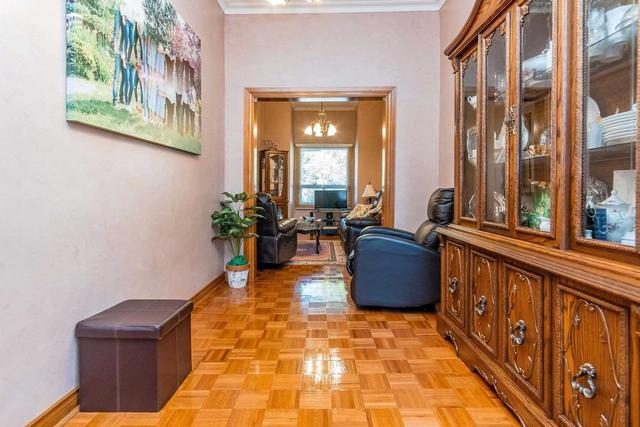 37 Montrose Ave, House semidetached with 3 bedrooms, 2 bathrooms and 1 parking in Toronto ON | Image 3
