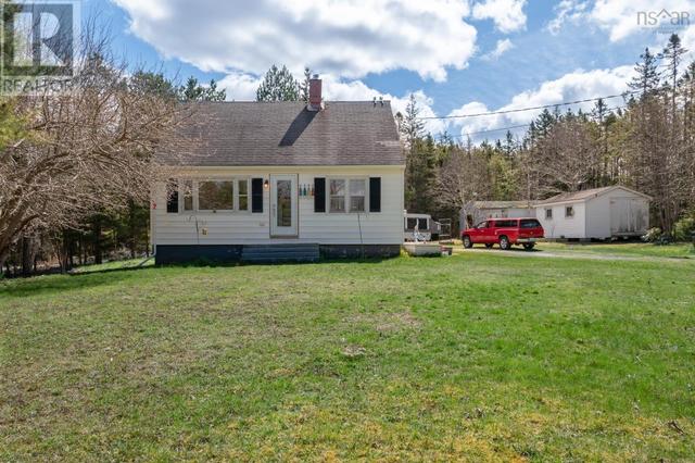 9475 Peggys Cove Road, House detached with 3 bedrooms, 1 bathrooms and null parking in Halifax NS | Image 1