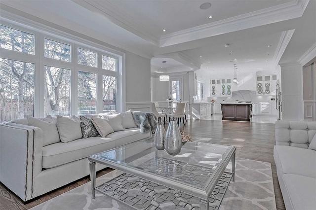 6 Honeybourne Cres, House detached with 5 bedrooms, 8 bathrooms and 8 parking in Markham ON | Image 2