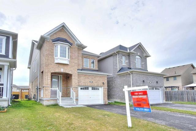 38 Wagner Cres N, House detached with 3 bedrooms, 3 bathrooms and 1 parking in Essa ON | Image 3
