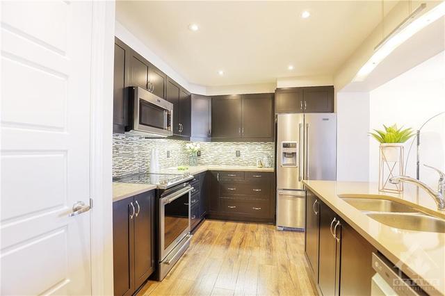 437 White Arctic Avenue, Townhouse with 2 bedrooms, 3 bathrooms and 3 parking in Ottawa ON | Image 6