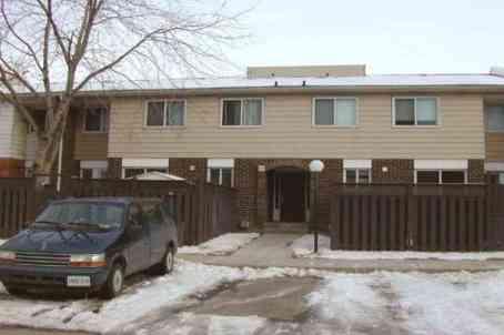 125 - 1010 Glen St, Townhouse with 3 bedrooms, 1 bathrooms and null parking in Oshawa ON | Image 1