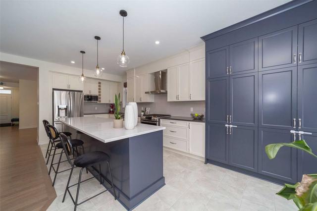 520 Bobolink Rdge, House detached with 4 bedrooms, 3 bathrooms and 4 parking in Ottawa ON | Image 4