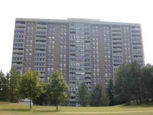 112 - 25 Kensington Rd, Condo with 2 bedrooms, 2 bathrooms and 1 parking in Brampton ON | Image 1