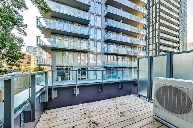 th6 - 33 Dundonald St, Townhouse with 3 bedrooms, 2 bathrooms and 1 parking in Toronto ON | Image 10
