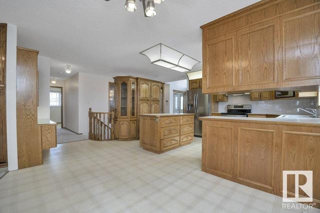 8946 154 St Nw, House detached with 4 bedrooms, 3 bathrooms and 6 parking in Edmonton AB | Image 12