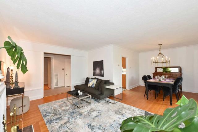 8 Sevenoaks Ave, House detached with 3 bedrooms, 2 bathrooms and 4 parking in Toronto ON | Image 25
