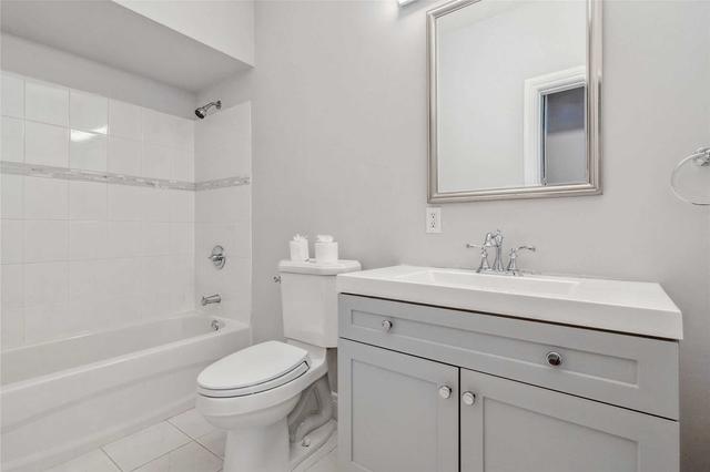 93 East 31st St, Home with 3 bedrooms, 1 bathrooms and 2 parking in Hamilton ON | Image 4