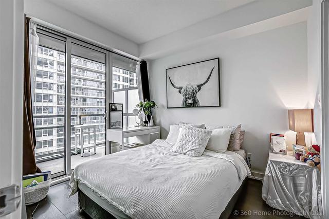 1907 - 20 Bruyeres Mews, Condo with 1 bedrooms, 1 bathrooms and 1 parking in Toronto ON | Image 3