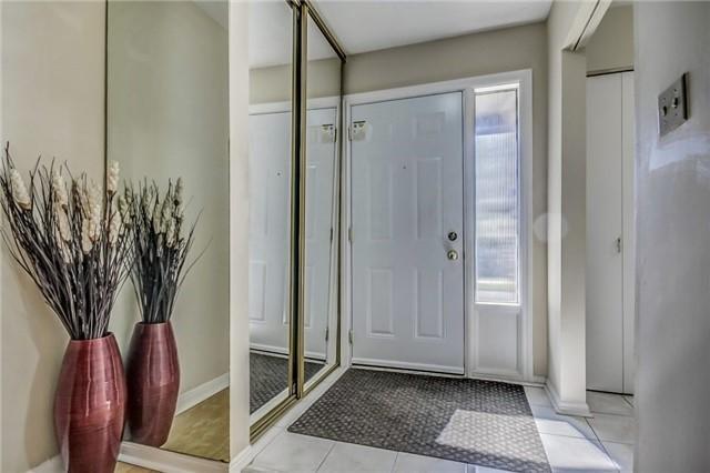 140 Burrows Hall Blvd, Townhouse with 3 bedrooms, 2 bathrooms and 1 parking in Toronto ON | Image 5