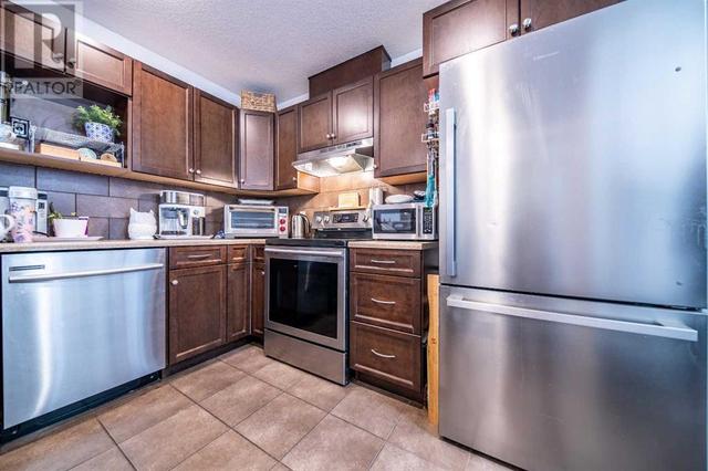 7029 113 Street, House attached with 3 bedrooms, 2 bathrooms and 2 parking in Grande Prairie AB | Image 3