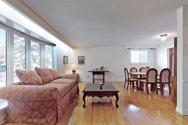192 Kirk Dr, House detached with 3 bedrooms, 3 bathrooms and 5 parking in Markham ON | Image 2