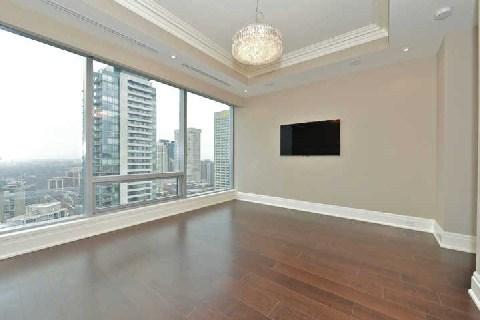 2303 - 55 Scollard St, Condo with 2 bedrooms, 3 bathrooms and 2 parking in Toronto ON | Image 9