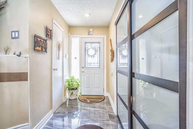 39 Mccallum Crt, Townhouse with 3 bedrooms, 2 bathrooms and 2 parking in Brampton ON | Image 23