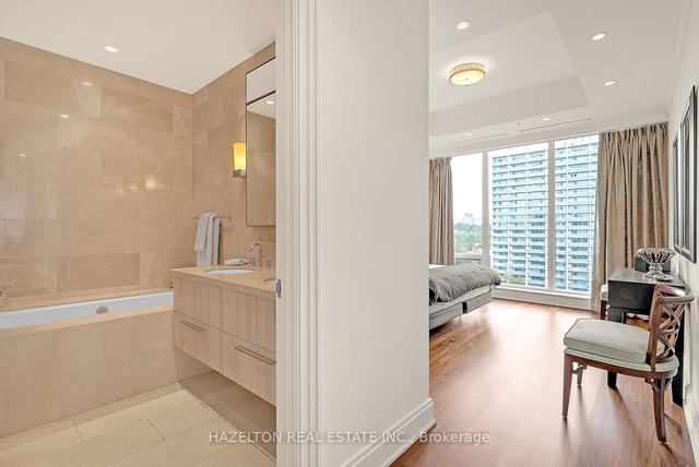1001 - 206 Bloor St W, Condo with 2 bedrooms, 2 bathrooms and 1 parking in Toronto ON | Image 8