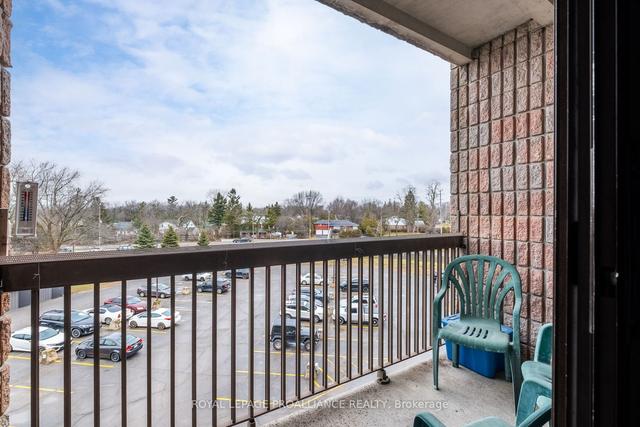 408 - 17 Eldon Hall Pl, Condo with 2 bedrooms, 1 bathrooms and 1 parking in Kingston ON | Image 9