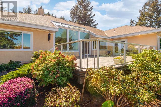 3285 Dolphin Dr, House detached with 4 bedrooms, 3 bathrooms and 6 parking in Nanaimo E BC | Image 51