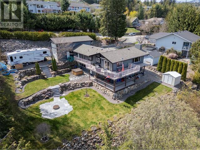 2617 Mountview Drive, House detached with 4 bedrooms, 2 bathrooms and null parking in Columbia Shuswap C BC | Image 1