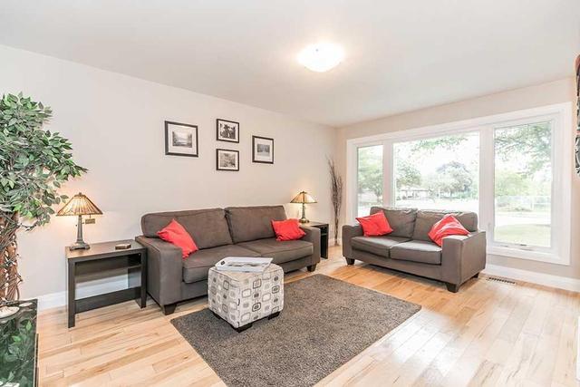88 Rose St, House detached with 3 bedrooms, 2 bathrooms and 3 parking in Barrie ON | Image 6