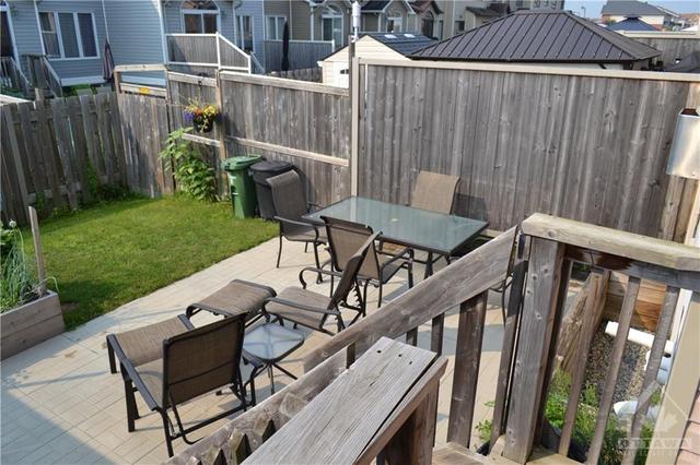 321 Ravenswood Way, Townhouse with 3 bedrooms, 3 bathrooms and 3 parking in Ottawa ON | Image 4
