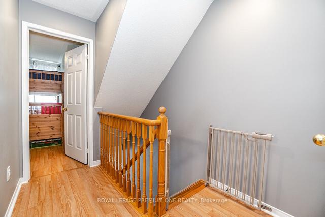 16 - 20 Turntable Cres, Townhouse with 3 bedrooms, 2 bathrooms and 3 parking in Toronto ON | Image 6