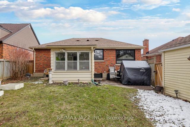 764 Grierson St, House detached with 2 bedrooms, 2 bathrooms and 6 parking in Oshawa ON | Image 26