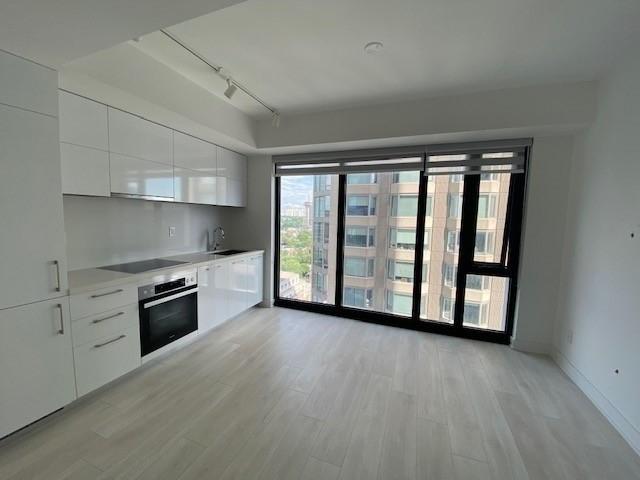 1013 - 188 Cumberland St, Condo with 1 bedrooms, 1 bathrooms and 0 parking in Toronto ON | Image 1