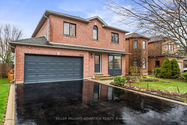 226 Howell Rd, House detached with 4 bedrooms, 4 bathrooms and 4 parking in Oakville ON | Image 1
