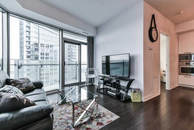 5503 - 14 York St, Condo with 3 bedrooms, 2 bathrooms and 1 parking in Toronto ON | Image 2