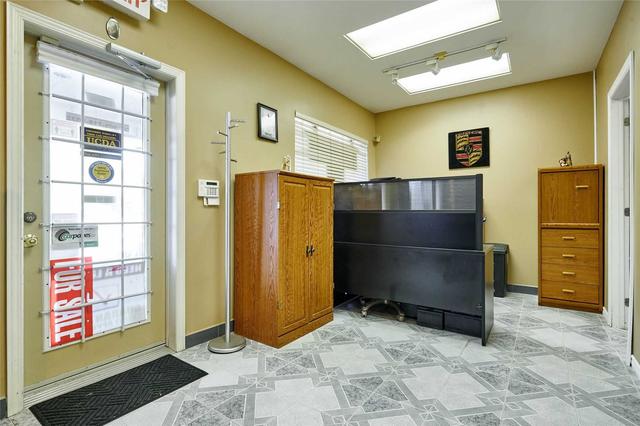 890 Simcoe St S, Condo with 2 bedrooms, 1 bathrooms and 5 parking in Oshawa ON | Image 5