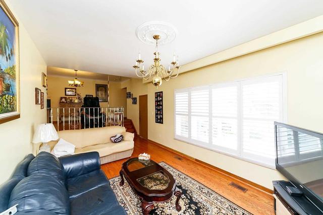 15 Dundee Dr, House detached with 3 bedrooms, 2 bathrooms and 6 parking in Toronto ON | Image 10
