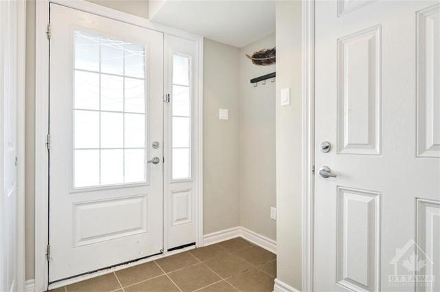 364 Mountain Sorrel Way, Townhouse with 2 bedrooms, 2 bathrooms and 3 parking in Ottawa ON | Image 2