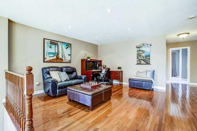 35 Diiorio Circ, House detached with 3 bedrooms, 4 bathrooms and 6 parking in Hamilton ON | Image 7