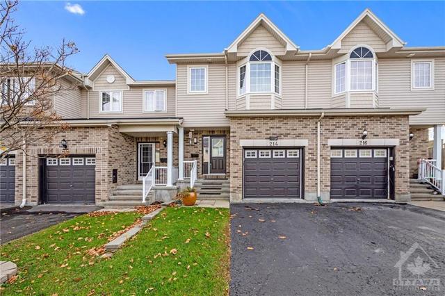 214 Cityview Crescent, Townhouse with 3 bedrooms, 3 bathrooms and 3 parking in Ottawa ON | Card Image