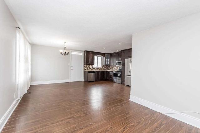 19 Finchley Cres, House detached with 3 bedrooms, 2 bathrooms and 8 parking in Brampton ON | Image 2