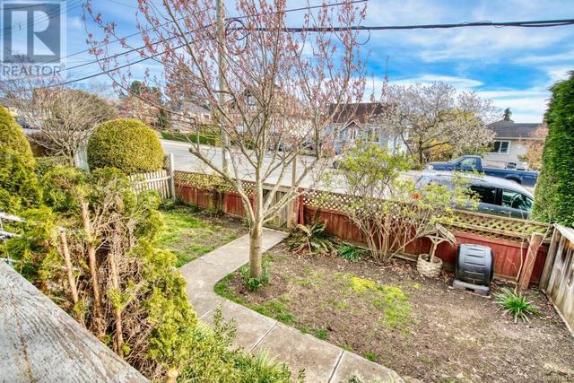 1332 Lyall St, House detached with 2 bedrooms, 1 bathrooms and 2 parking in Esquimalt BC | Image 10