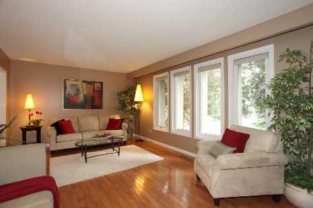 2257 Devon Rd, House detached with 4 bedrooms, 3 bathrooms and 5 parking in Oakville ON | Image 3