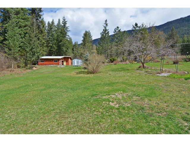 8481 Highway 6, House detached with 5 bedrooms, 2 bathrooms and null parking in Central Kootenay H BC | Image 54