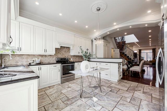 329 Lippincott St, House detached with 4 bedrooms, 4 bathrooms and 2 parking in Toronto ON | Image 38