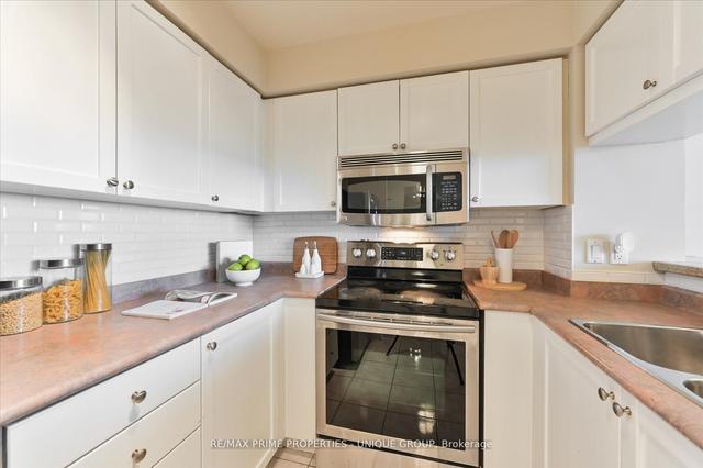 1403 - 8 Covington Rd, Condo with 2 bedrooms, 2 bathrooms and 1 parking in Toronto ON | Image 7
