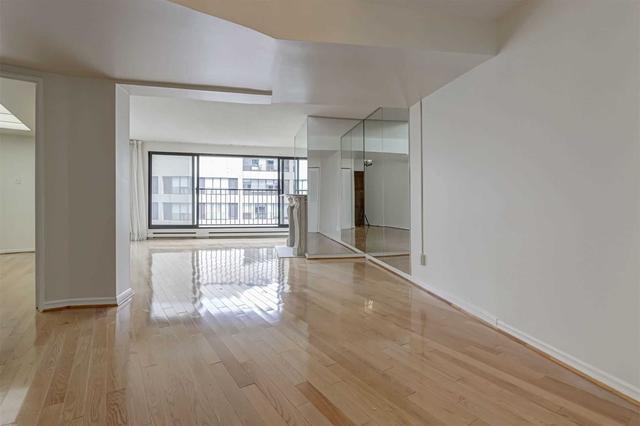 3506 - 65 Harbour Sq, Condo with 2 bedrooms, 2 bathrooms and 1 parking in Toronto ON | Image 4