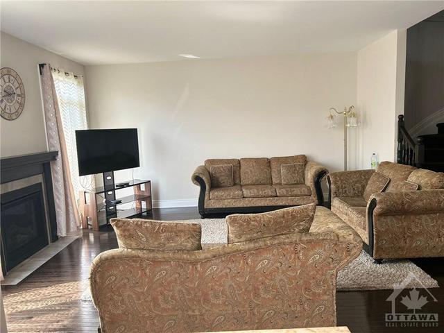 32 Peever Place, Home with 4 bedrooms, 3 bathrooms and 6 parking in Carleton Place ON | Image 7
