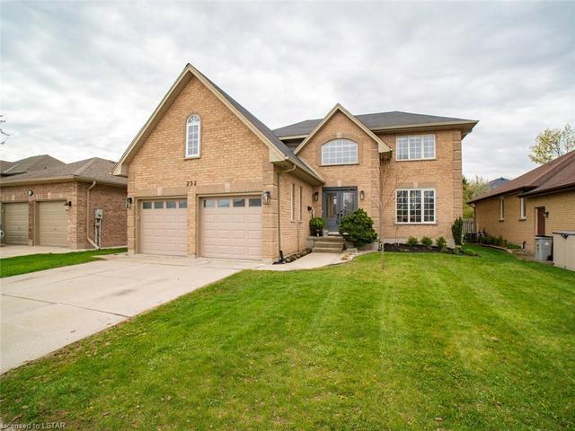 252 Thorne Drive, House detached with 6 bedrooms, 2 bathrooms and 6 parking in Strathroy Caradoc ON | Image 1