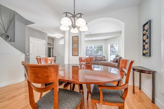 2032 45 Avenue Sw, Home with 4 bedrooms, 2 bathrooms and 2 parking in Calgary AB | Image 9