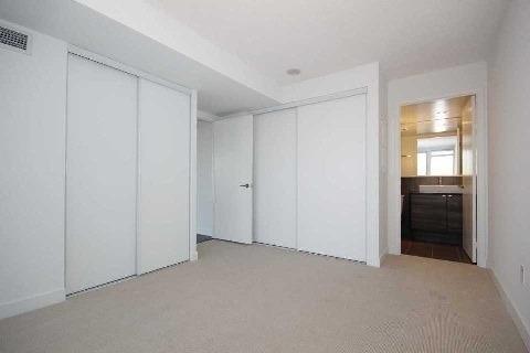 3308 - 121 Mcmahon Dr, Condo with 2 bedrooms, 2 bathrooms and 1 parking in Toronto ON | Image 3