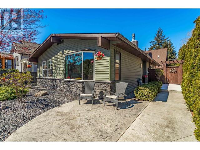 664 Patterson Avenue, House detached with 5 bedrooms, 3 bathrooms and 1 parking in Kelowna BC | Image 6