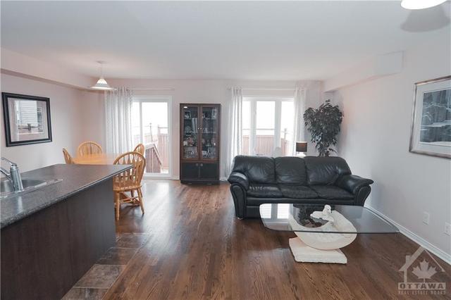 349 Amici Terrace, Townhouse with 3 bedrooms, 3 bathrooms and 3 parking in Ottawa ON | Image 6